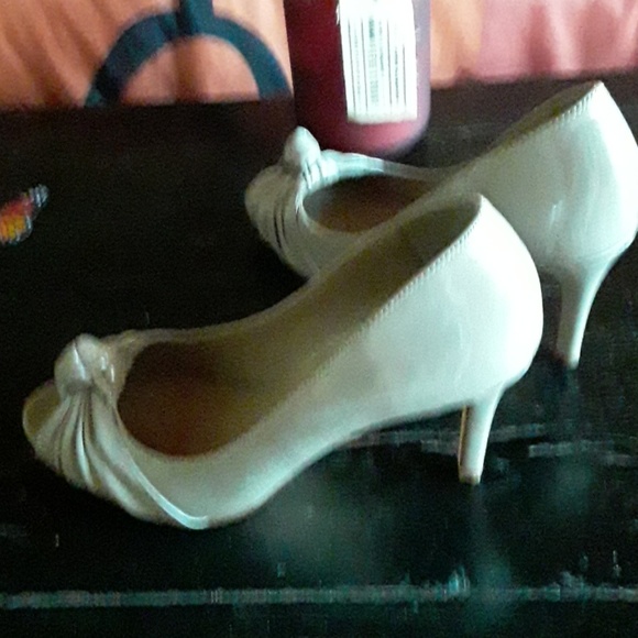 Shoes - Picture 4 of 6